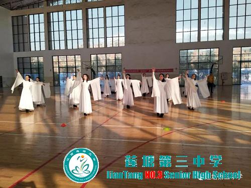 南昌县教工广场舞片区大赛于莲塘三中举行