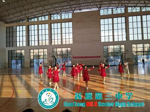 南昌县教工广场舞片区大赛于莲塘三中举行