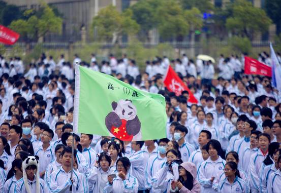 同心共济敦相睦，山河清辉迎盛会