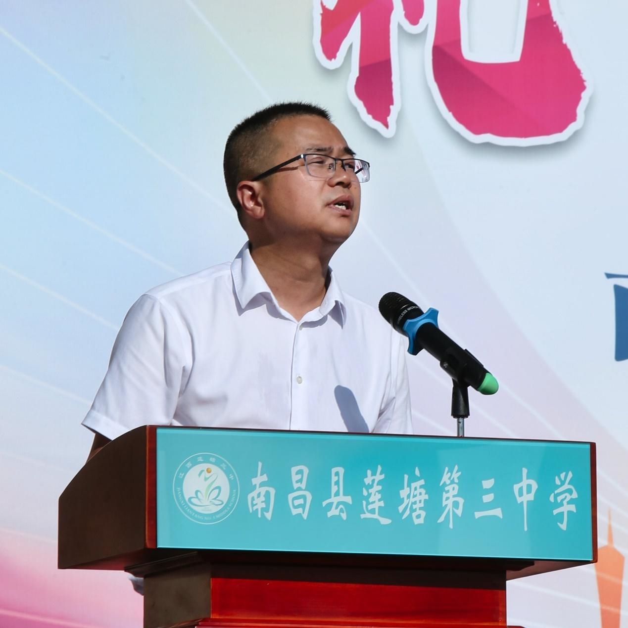 春播桃李四千圃，秋来果香沁满园