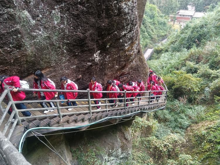 莲塘三中研学课程之——亲近自然生态 探索地质奥秘